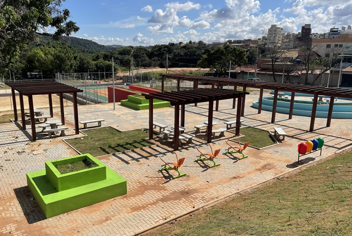 CONSTRUÇÃO DE PRAÇA