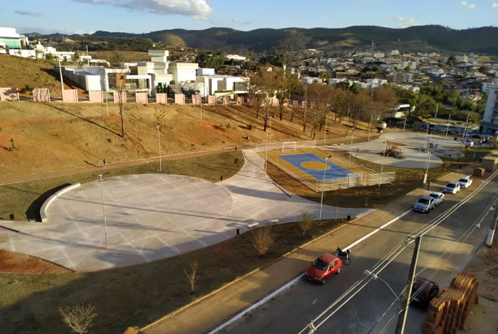 CONSTRUÇÃO DE PRAÇA